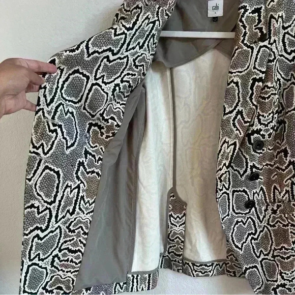 CAbi Women's Double Breasted Snake Print Business Casual Blazer Size 8‎ - Picture 8 of 16